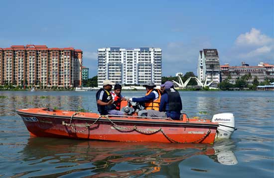 POWER BOAT HANDLING